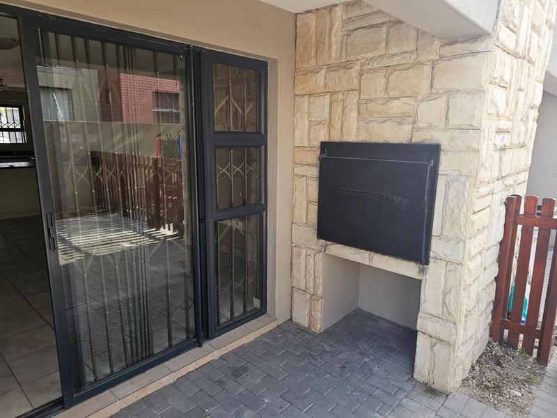 To Let 2 Bedroom Property for Rent in Burgundy Estate Western Cape